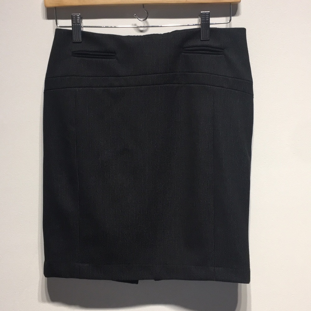 Express black w/ thin white stripe skirt size 0